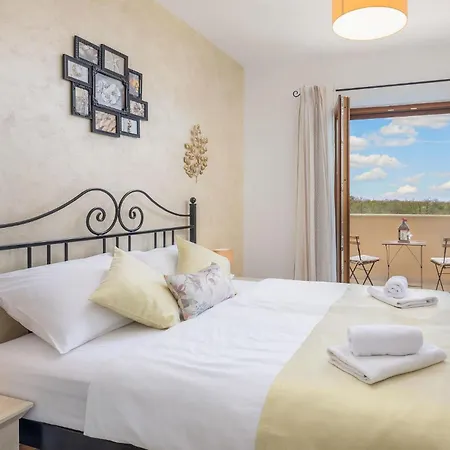 3 Bedroom Cozy In Kljuc * Kljuc (Sibenik-Knin)