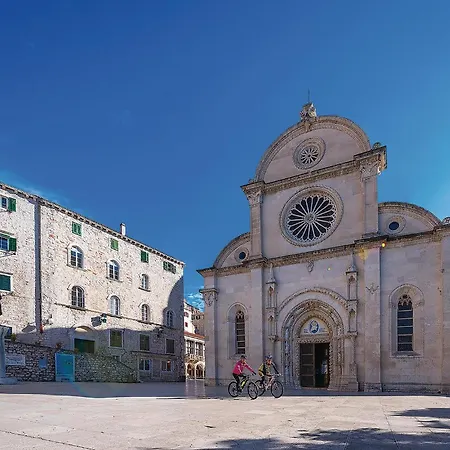 3 Bedroom Cozy In Kljuc * Kljuc (Sibenik-Knin)