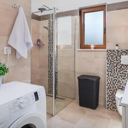 3 Bedroom Cozy In Kljuc Kljuc (Sibenik-Knin)