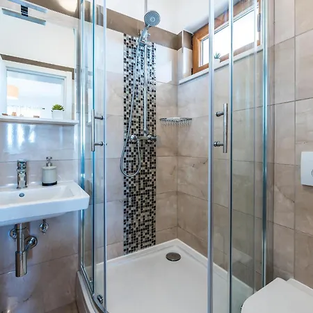 3 Bedroom Cozy In Kljuc Holiday home *
